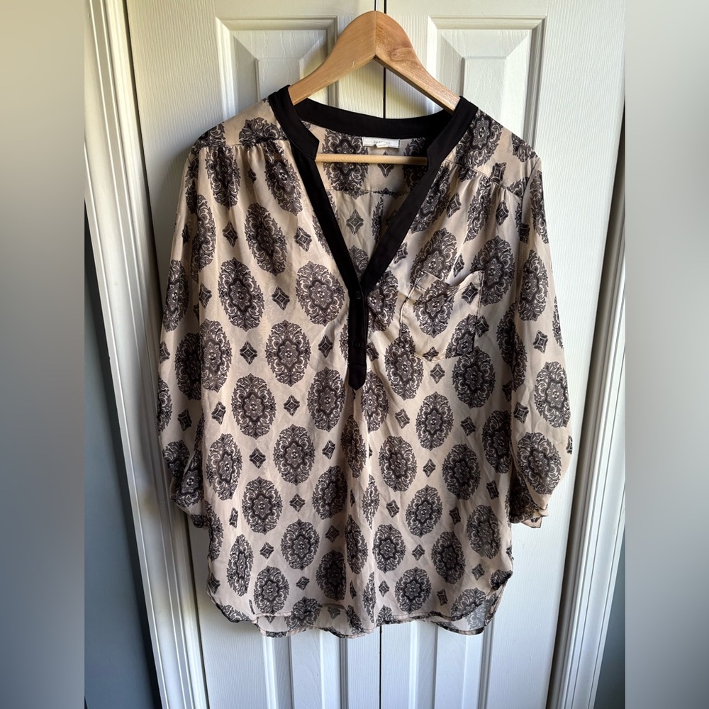 Pleione Womens Sheer Roll-Tab Sleeve Tan and Black Pullover Blouse Size Large